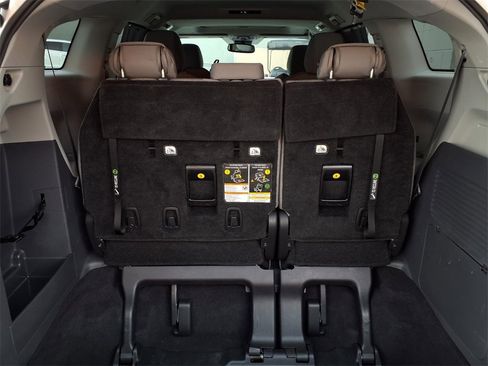 Used 2022 Toyota Sienna LE image 20