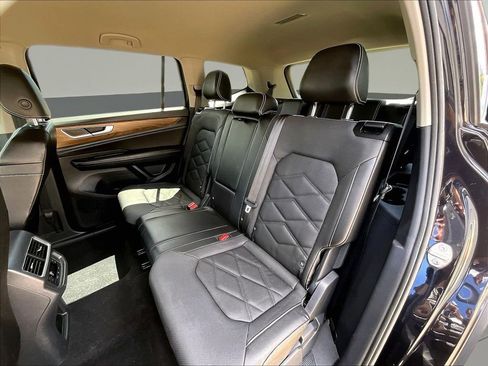 Used 2024 Volkswagen Atlas SE AWD/4WD image 26