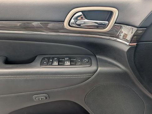 Used 2014 Jeep Grand Cherokee Overland w/ Advanced Technology Group image 28