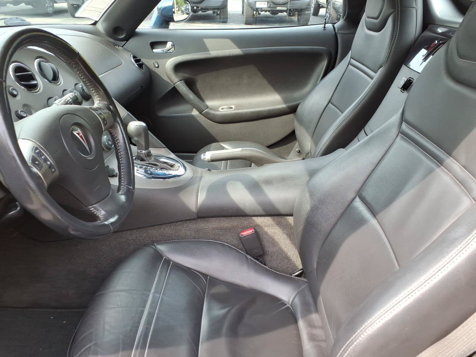 Used 2007 Pontiac Solstice Convertible w/ Premium Package RWD image 17