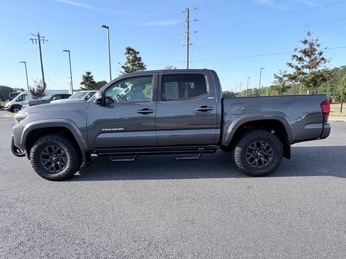 Used 2023 Toyota Tacoma SR5 w/ Technology Package AWD/4WD image 5