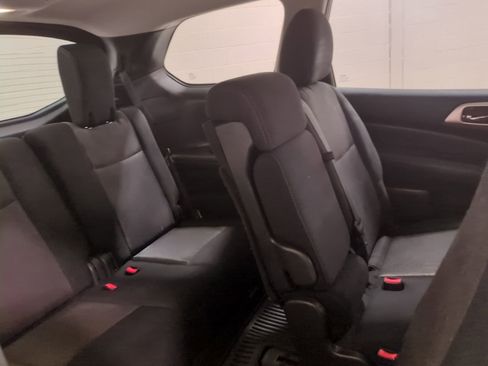 Used 2020 Nissan Pathfinder S FWD image 12