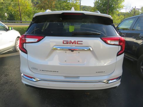 Used 2022 GMC Terrain Denali w/ Denali Premium Package image 5