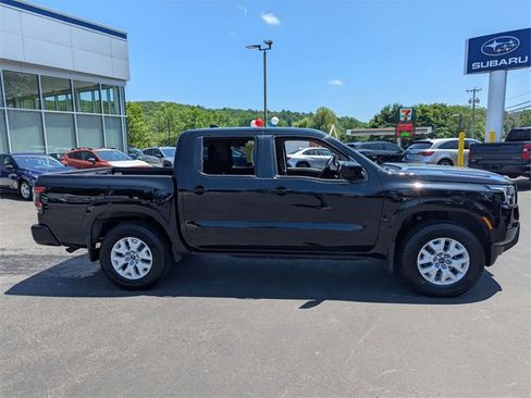 Used 2022 Nissan Frontier SV w/ Technology Package image 2