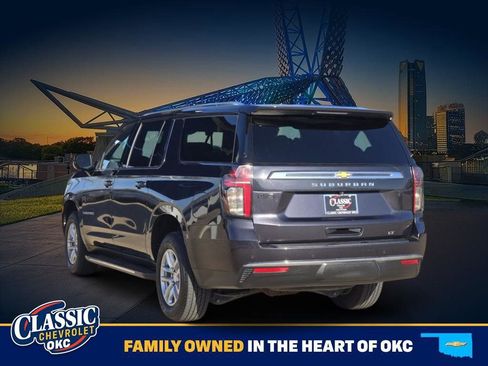 Used 2023 Chevrolet Suburban LT image 5