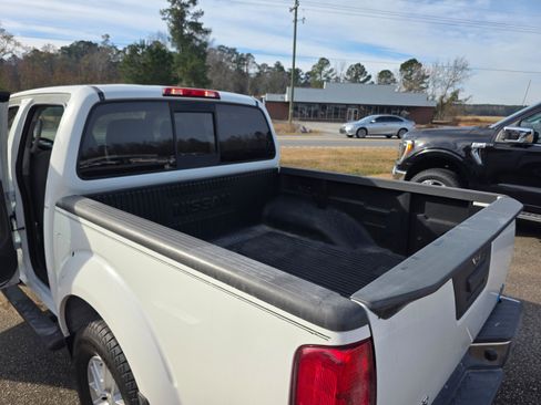 Used 2019 Nissan Frontier SV image 13