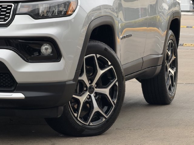Used 2025 Jeep Compass Limited AWD/4WD image 10
