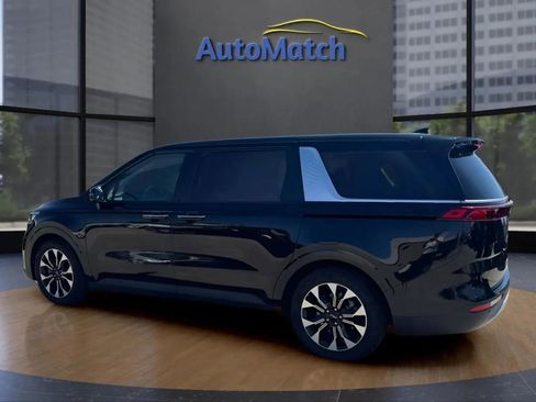 Used 2024 Kia Carnival EX FWD image 8