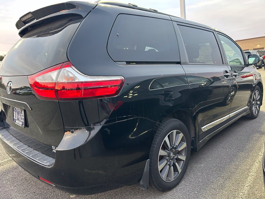 Used 2018 Toyota Sienna XLE w/ XLE Navigation Package AWD/4WD image 3