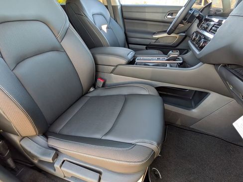 New 2026 Nissan Pathfinder SL image 33