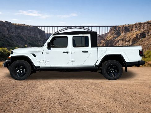 Used 2022 Jeep Gladiator Sport image 6