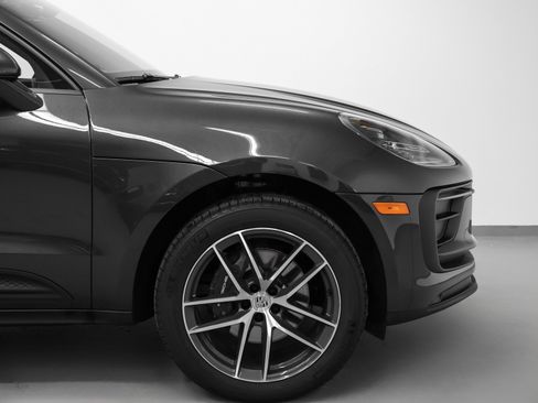 Used 2025 Porsche Macan image 14