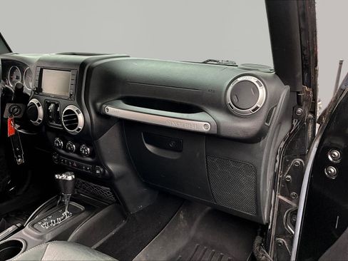 Used 2015 Jeep Wrangler Unlimited Rubicon AWD/4WD image 26