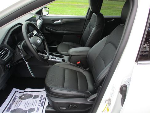 New 2025 Ford Escape SE image 18