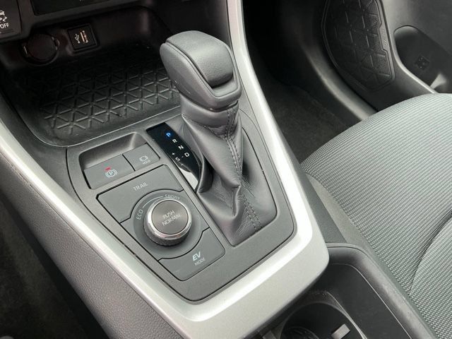 Used 2024 Toyota RAV4 LE AWD/4WD image 20