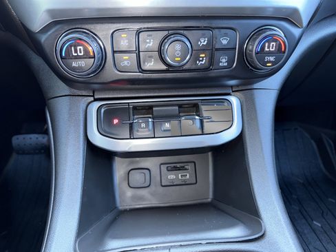 Used 2023 GMC Acadia SLT w/ Preferred Package image 30