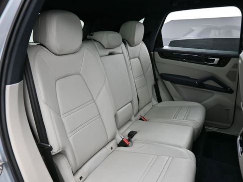 Certified 2021 Porsche Cayenne S image 27