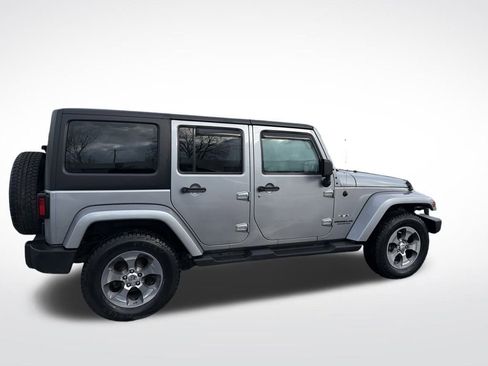 Used 2017 Jeep Wrangler Unlimited Sahara image 5