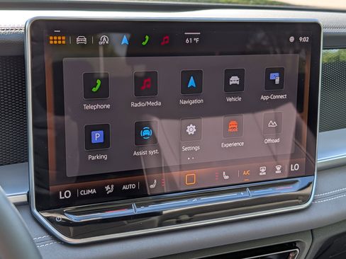 Certified 2025 Volkswagen Tiguan SE AWD/4WD image 22