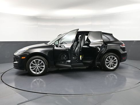 Certified 2023 Porsche Macan Turbo image 34