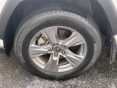 Used 2022 Toyota RAV4 XLE image 9