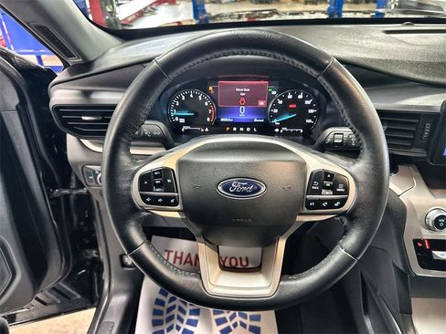 Used 2022 Ford Explorer XLT image 17