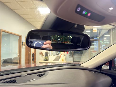 Used 2023 Buick Envision Essence image 52