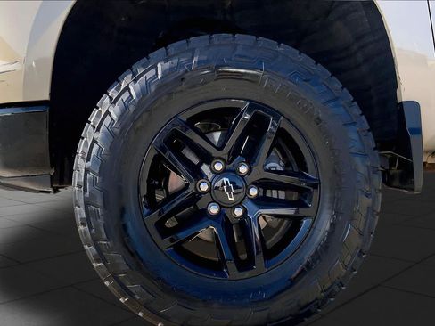 Used 2022 Chevrolet Silverado 1500 LT Trail Boss w/ LT Trail Boss Premium Package AWD/4WD image 11