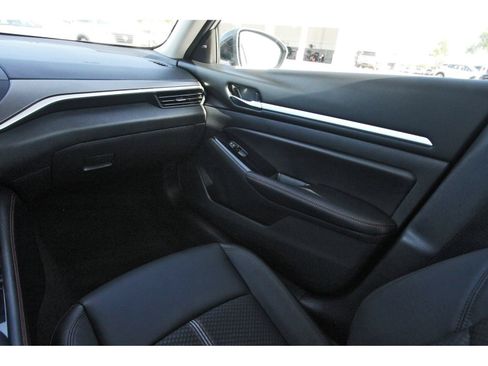 Certified 2025 Nissan Altima 2.5 SR FWD image 13