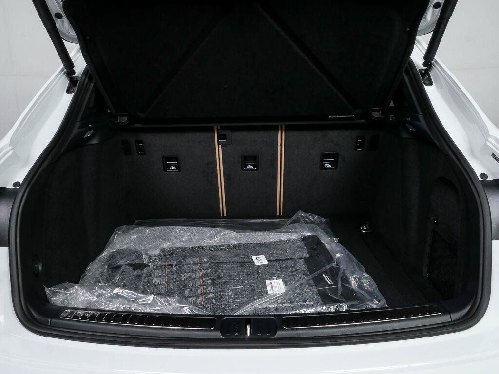 Certified 2026 Porsche Macan AWD/4WD image 31