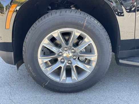 New 2026 Chevrolet Suburban Premier w/ Sun And Tow Package AWD/4WD image 31