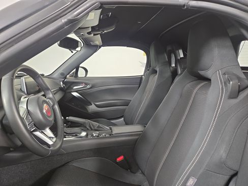 Used 2020 FIAT 124 Spider Classica w/ Technology Group image 12