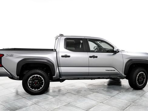 Used 2025 Toyota Tacoma TRD Off-Road AWD/4WD image 7