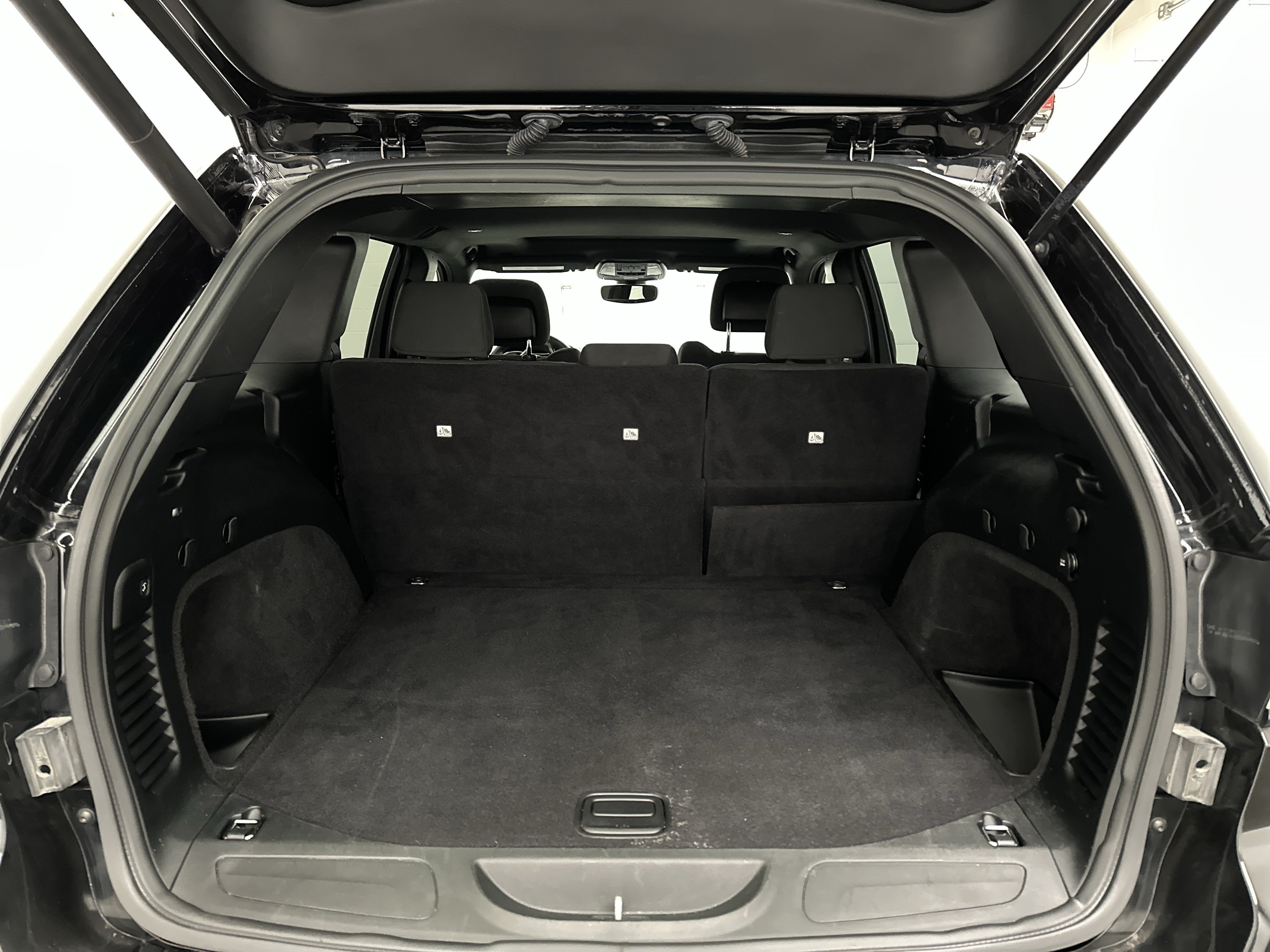 Used 2018 Jeep Grand Cherokee Laredo AWD/4WD image 13