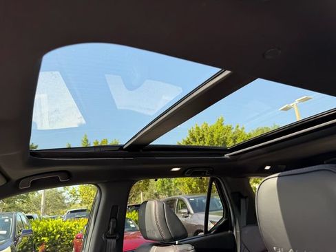 Used 2025 Honda Pilot Black Edition image 21
