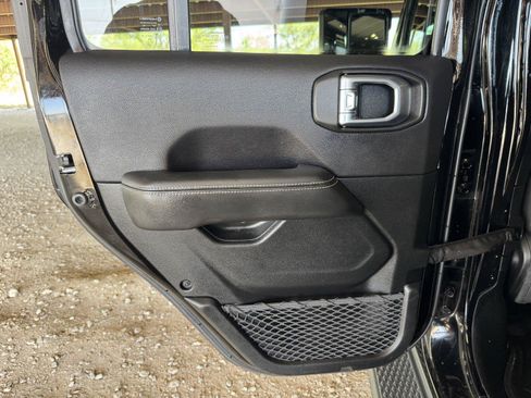 Used 2020 Jeep Gladiator Overland AWD/4WD image 24