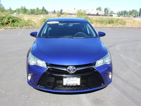 Used 2015 Toyota Camry SE w/ Moonroof Package FWD image 6