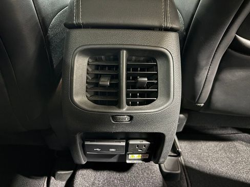 Used 2019 Jeep Cherokee Limited AWD/4WD image 30