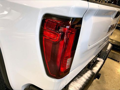 Used 2024 GMC Sierra 1500 AT4X image 35