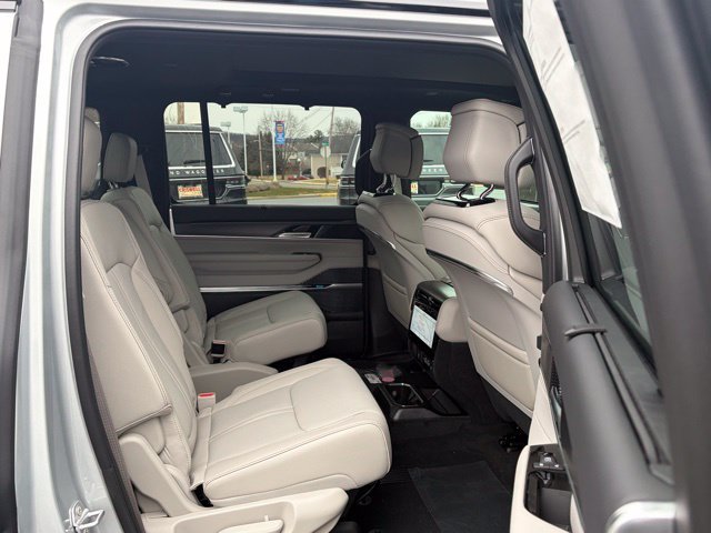New 2026 Jeep Grand Wagoneer Summit AWD/4WD image 30
