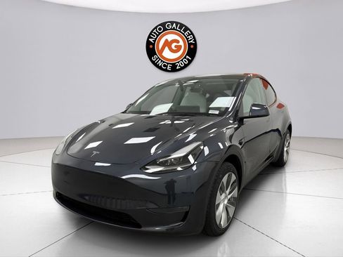 Used 2024 Tesla Model Y Long Range AWD/4WD image 7