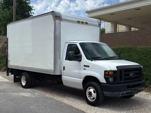Used 2011 Ford E-450 and Econoline 450 Super Duty RWD image 3
