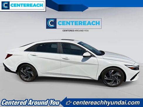 Used 2024 Hyundai Elantra SEL w/ Convenience Package FWD image 3