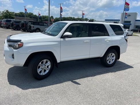 Used 2022 Toyota 4Runner SR5 Premium w/ Moonroof Package AWD/4WD image 4