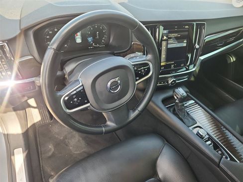 Used 2018 Volvo S90 T5 Momentum w/ Convenience Package FWD image 10