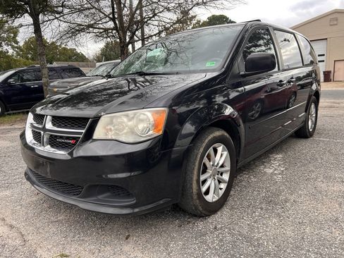 Used 2014 Dodge Grand Caravan SXT image 2
