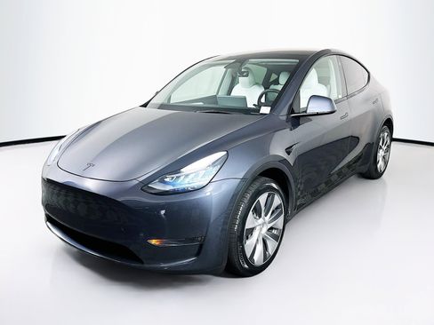 Used 2023 Tesla Model Y Long Range image 3