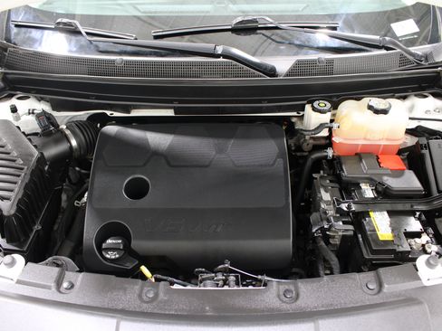 Used 2021 Chevrolet Traverse LT FWD image 41