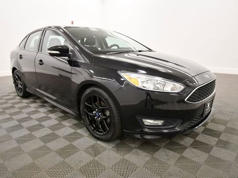 Used 2016 Ford Focus SE w/ SE Sport Package FWD image 10