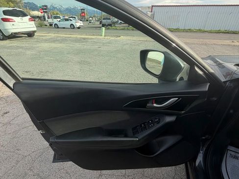 Used 2016 MAZDA MAZDA3 i Sport w/ Preferred Equipment Package image 28